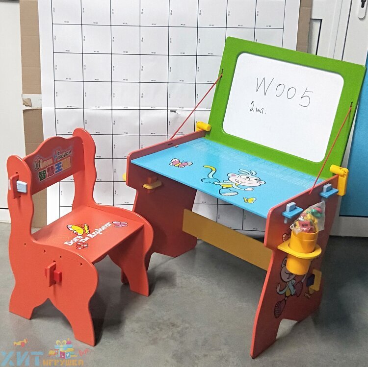 Стол со стульчиком, с доской для рисования Даша W005