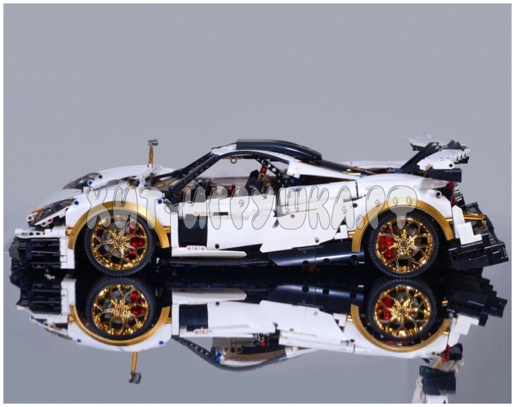 Конструктор Спорткар Pagani Huayra 3428 дет.10252