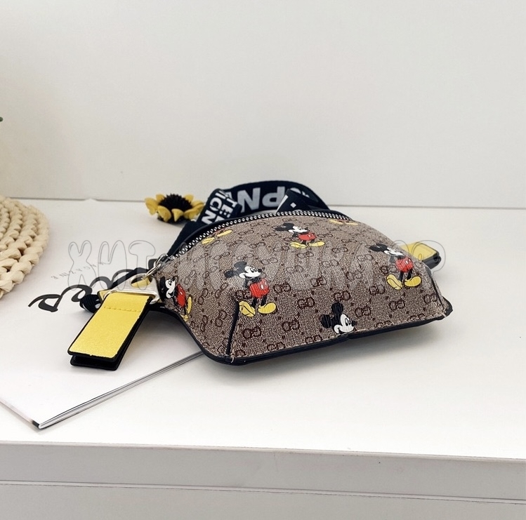 Сумочка детская для девочки через плечо на пояс Микки МАУС QN01